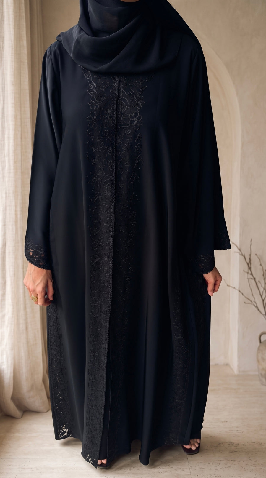ABAYA Dubai noire ajourée PU T.56