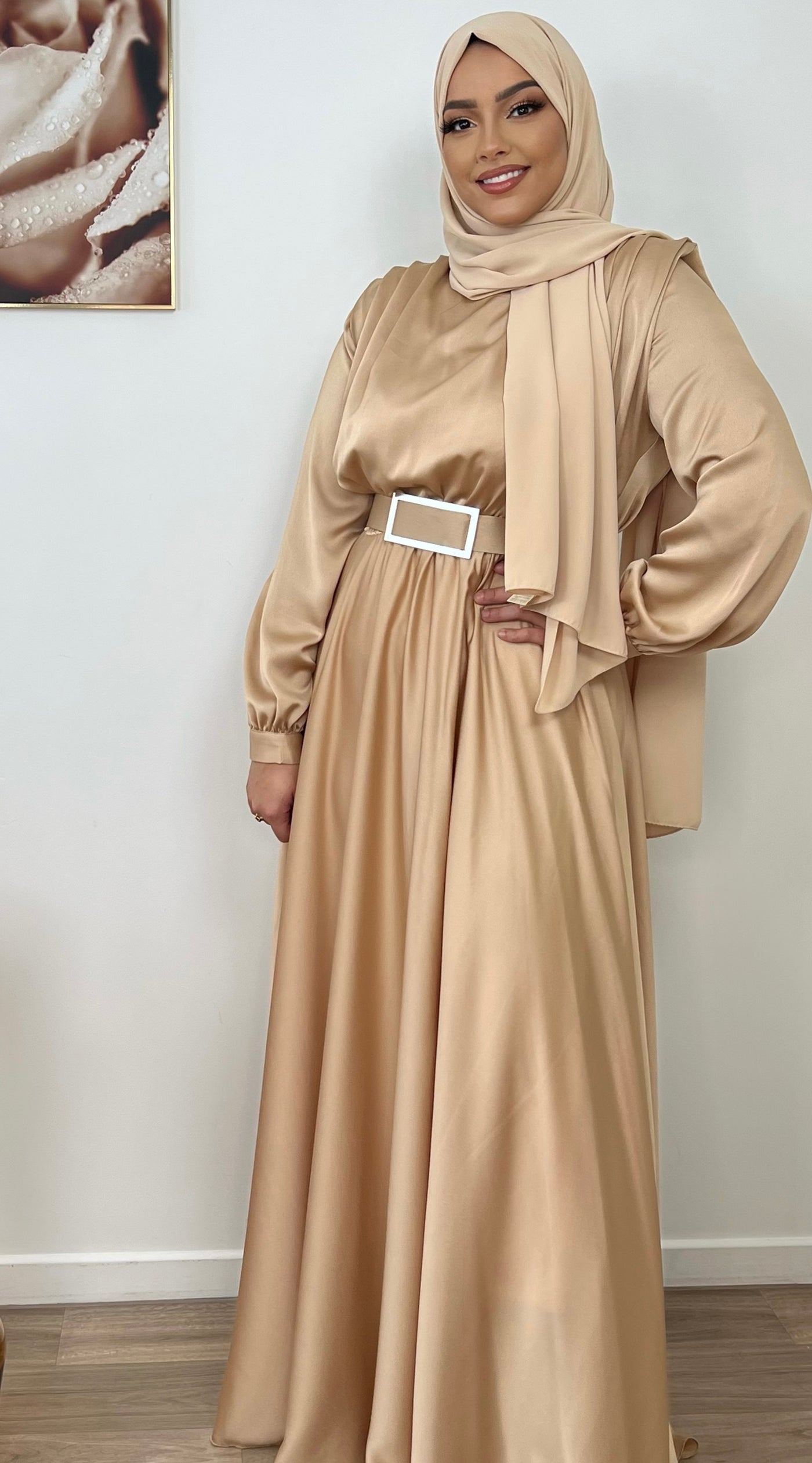 Robe longue satinée / beige