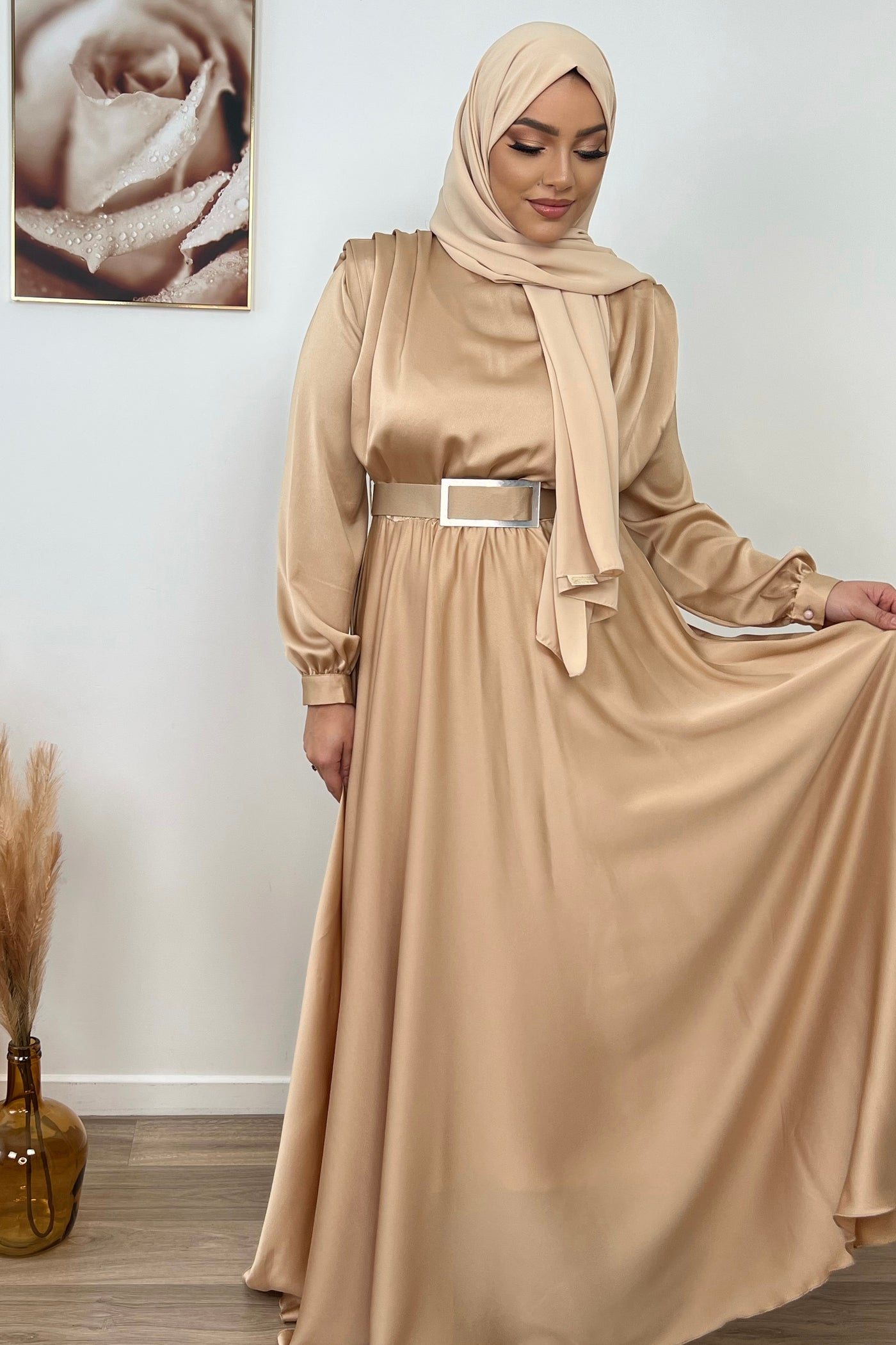 Robe longue satinée / beige